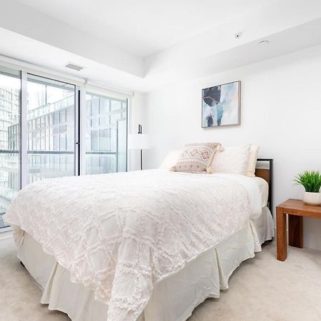 Upscale & Modern 2Bd + Den 2Ba Heart Of Downtown! Toronto Exterior foto