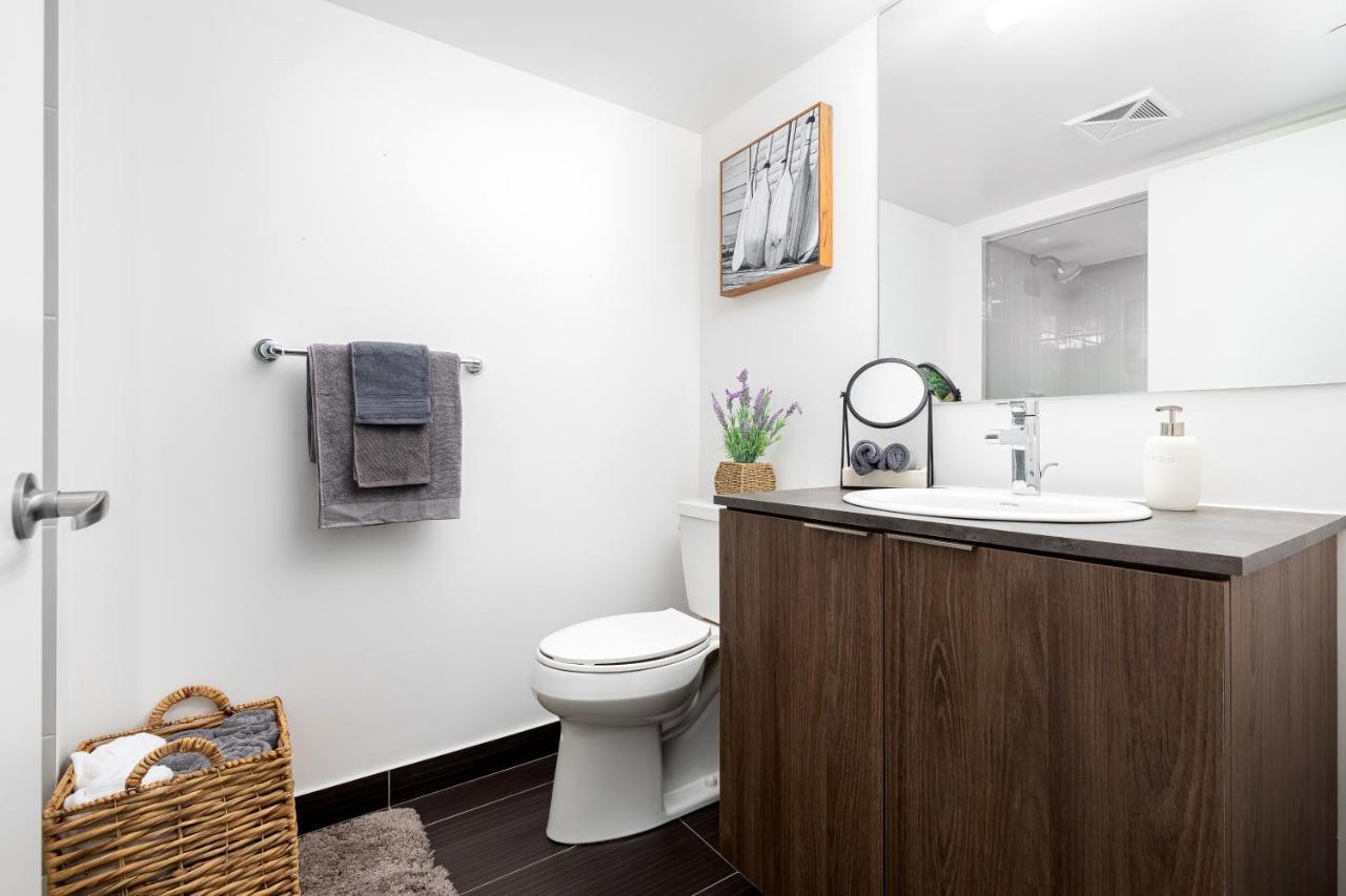 Upscale & Modern 2Bd + Den 2Ba Heart Of Downtown! Toronto Exterior foto