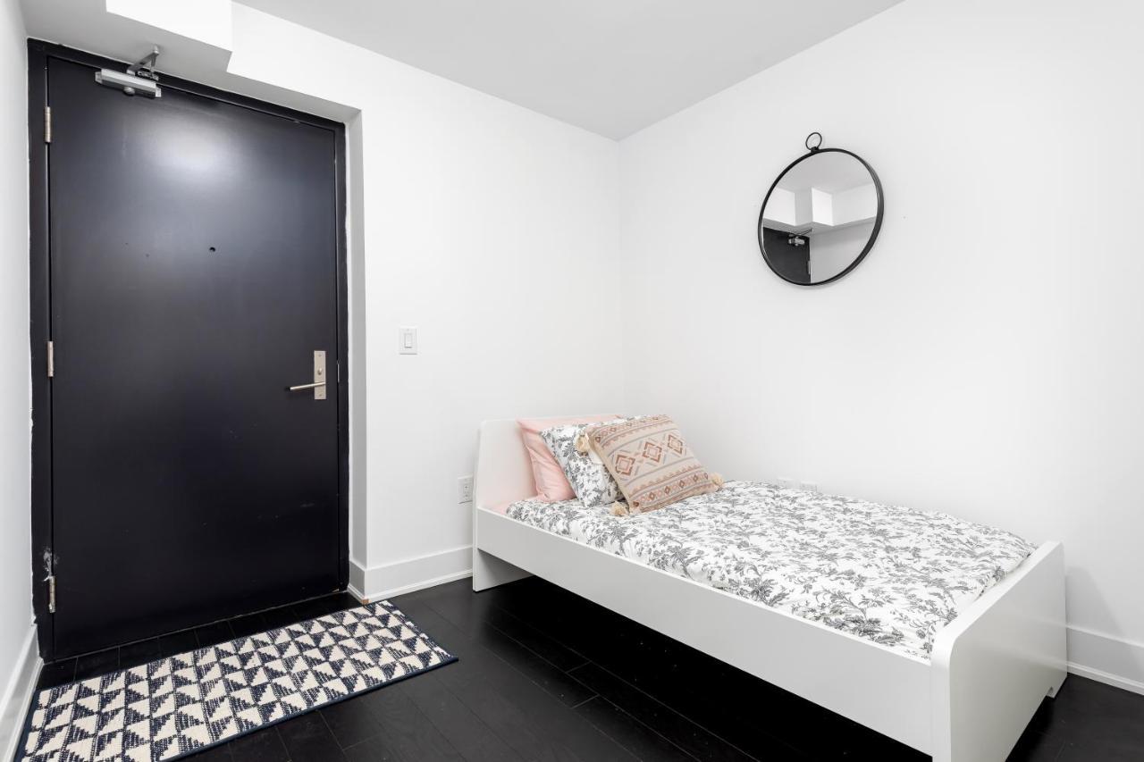 Upscale & Modern 2Bd + Den 2Ba Heart Of Downtown! Toronto Exterior foto