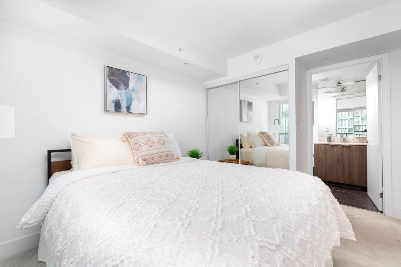 Upscale & Modern 2Bd + Den 2Ba Heart Of Downtown! Toronto Exterior foto