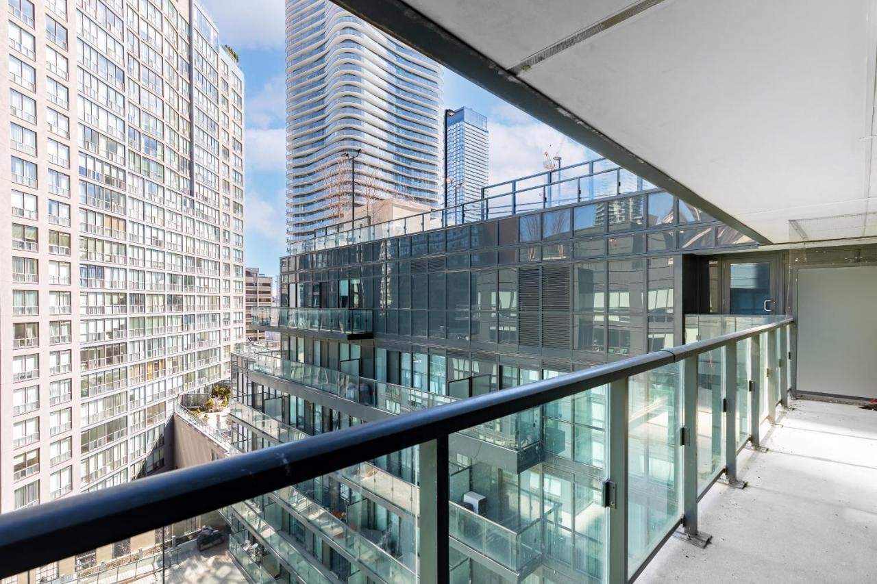Upscale & Modern 2Bd + Den 2Ba Heart Of Downtown! Toronto Exterior foto